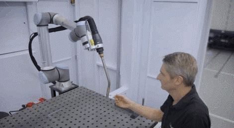 優傲機器人自動焊接工作站